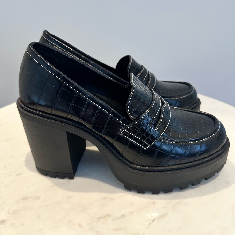 Torrid Black Croc-Patterned Platform Loafers Women’s Size 10 - Picture 2 of 2